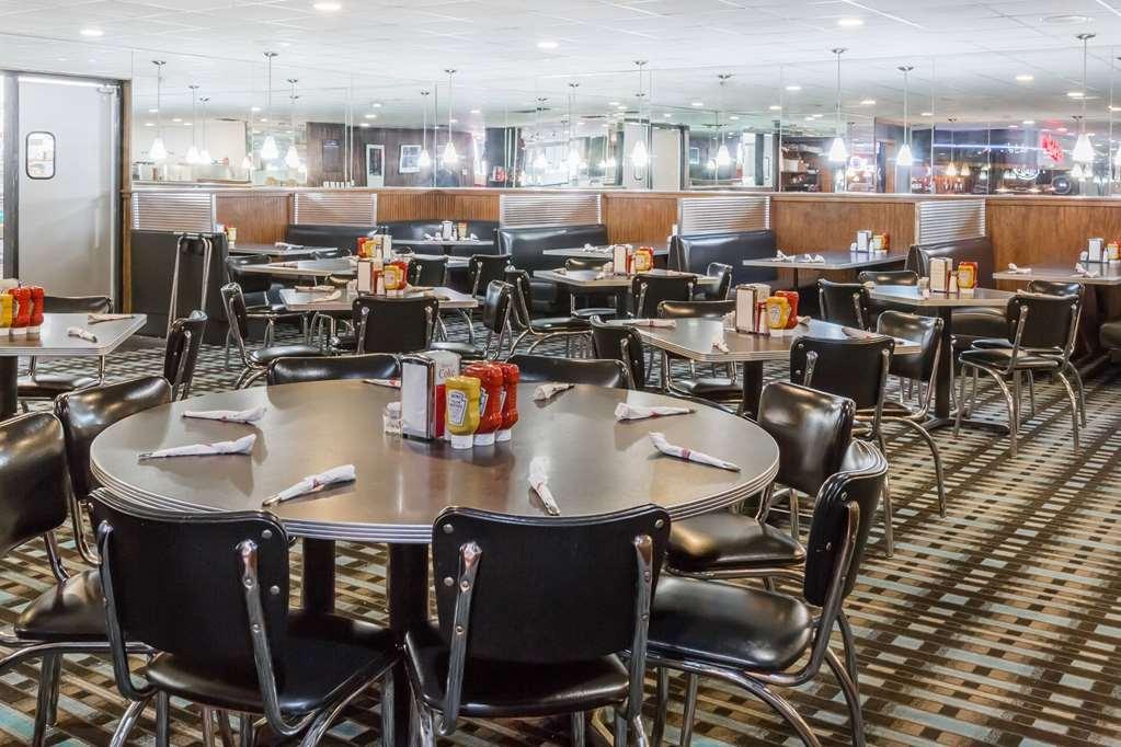 Hotel Wyndham Garden Ankeny Restaurant photo